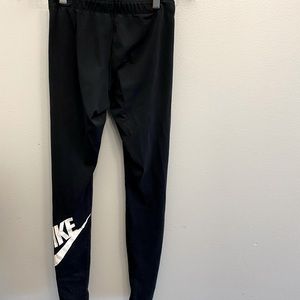 Black Nike leggings